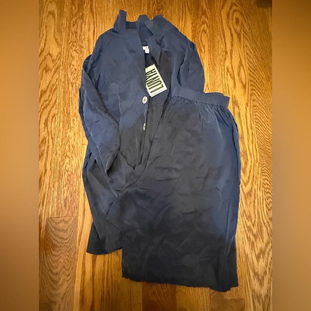 NEW WITH TAGS Lunya Washable Silk Long Sleeve Pant Set in Blue (Size X-Small)